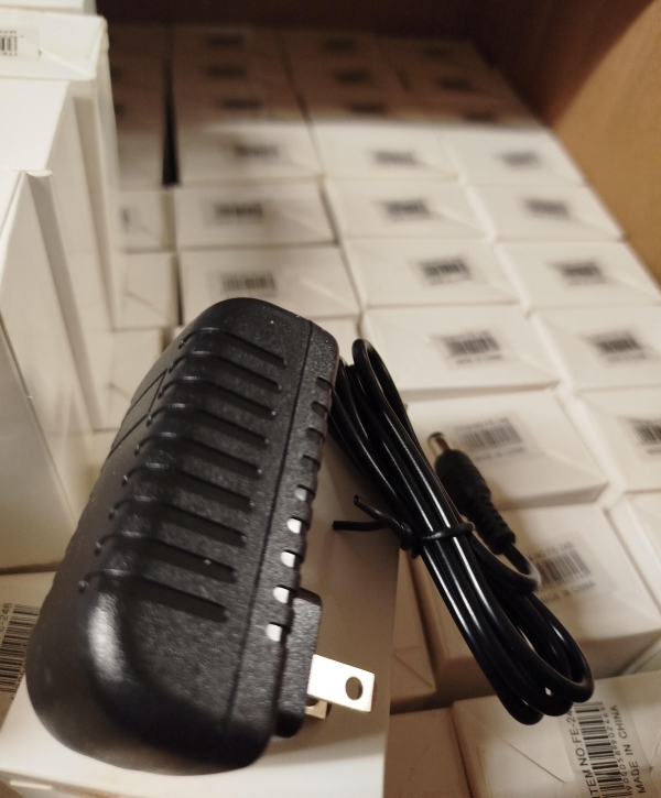 CARGADOR FUENTE CAJA BLANCA FE-246