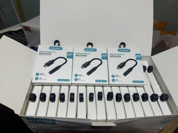 ADAPTADOR IPHONE A JACK AUDIO 3.5MM CAJA AZUL