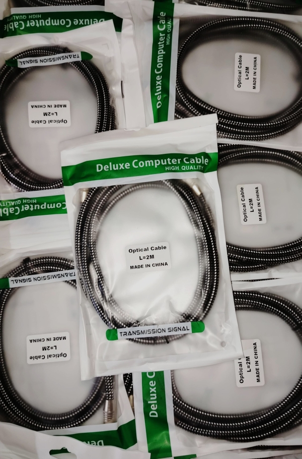 CABLE OPTICO DE 2MT METAL BOLSA VERDE FE-338