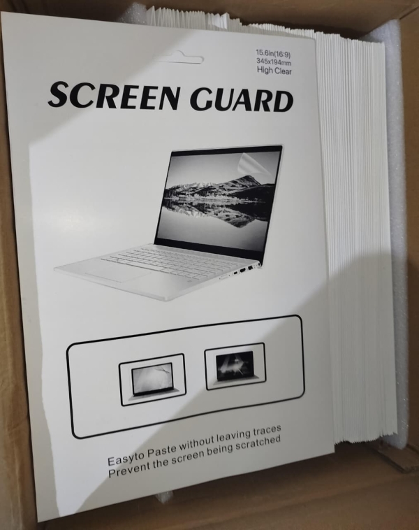 PROTECTOR DE PANTALLA 15.6" SOBRE BLANCO