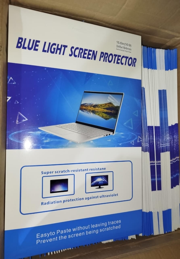 PROTECTOR DE PANTALLA 15.6" SOBRE AZUL