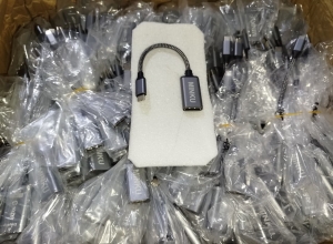 ADAPTADOR TIPO C A DP 8K METAL YN-05 BOLSA VERDE
